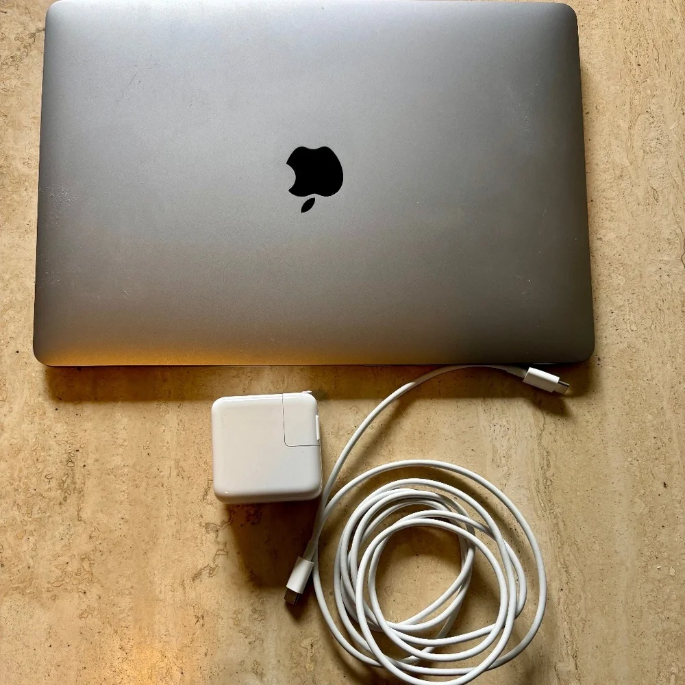 Apple MacBook Air (In Box) - Picture 10 of 12